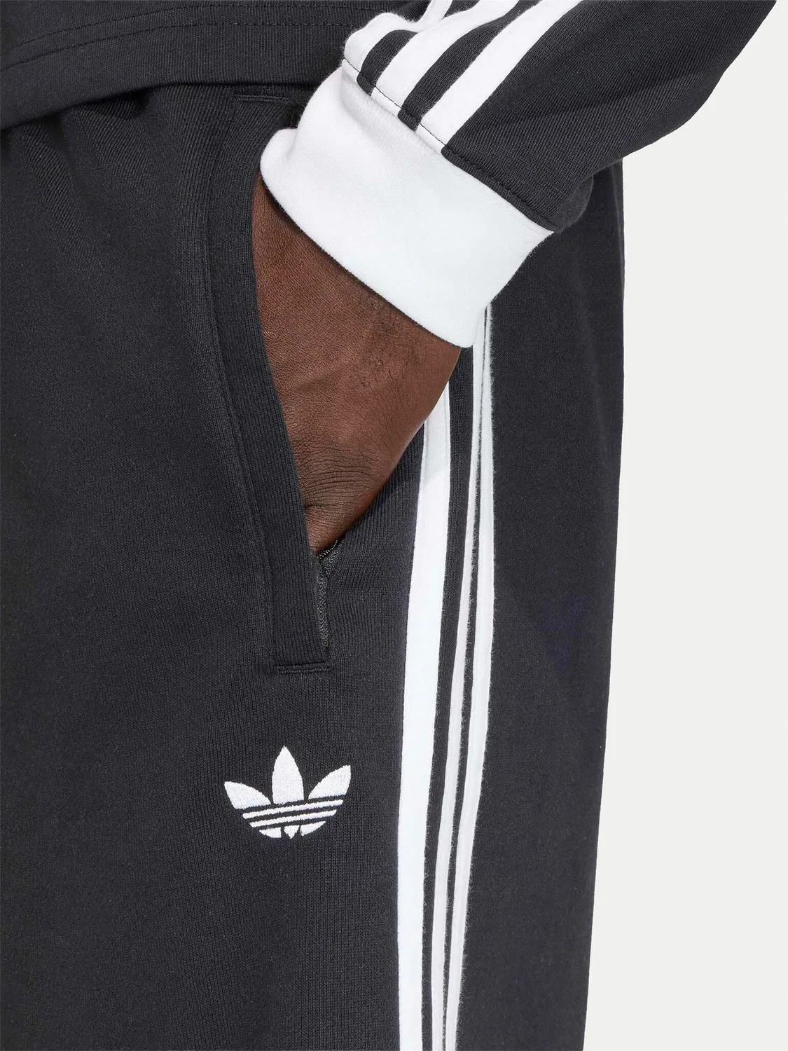 Мужские спортивные шорты стандартного кроя Adidas, черный — фото 4