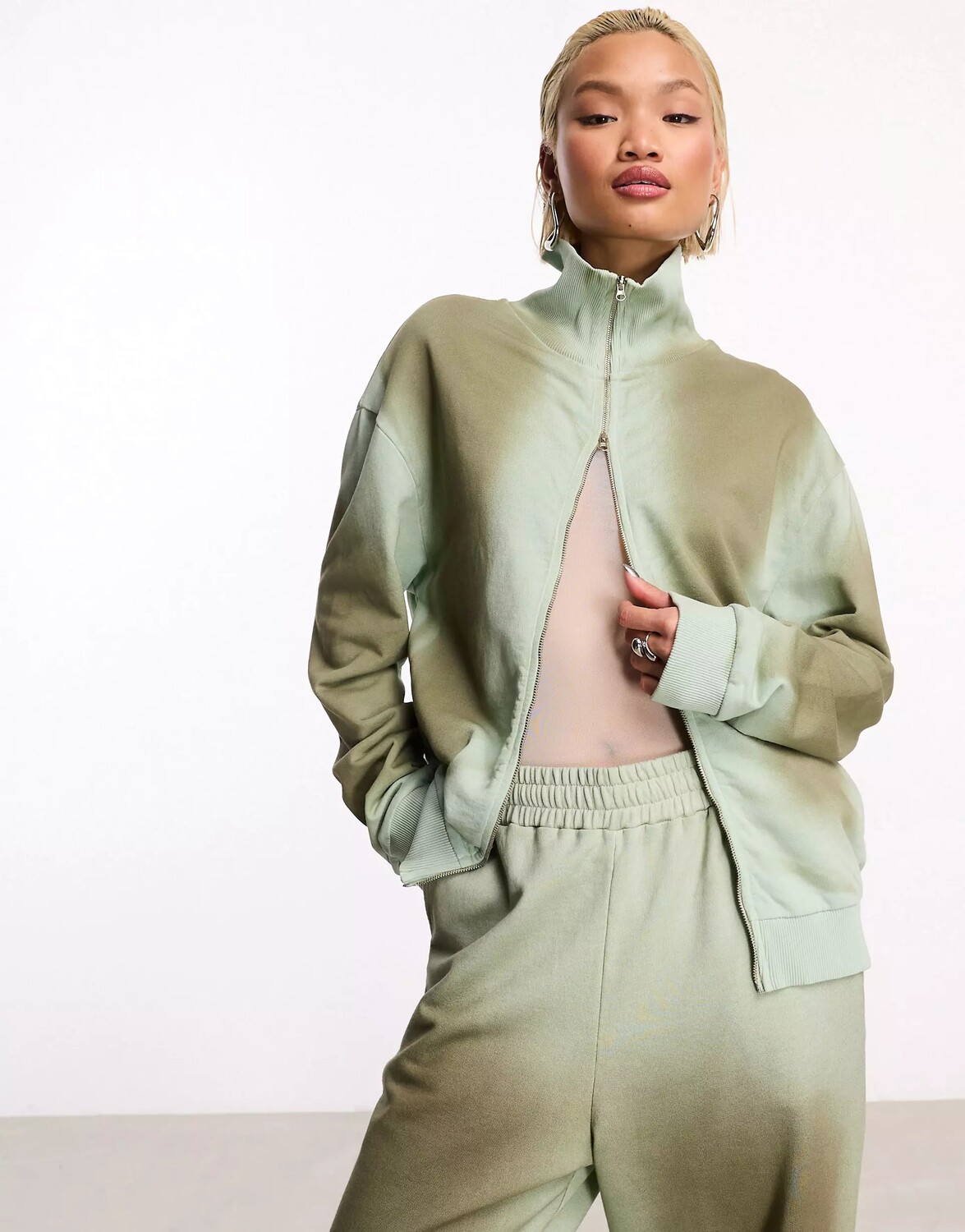 

Спортивная куртка Collusion Washed Oversized Funnel Neck, хаки