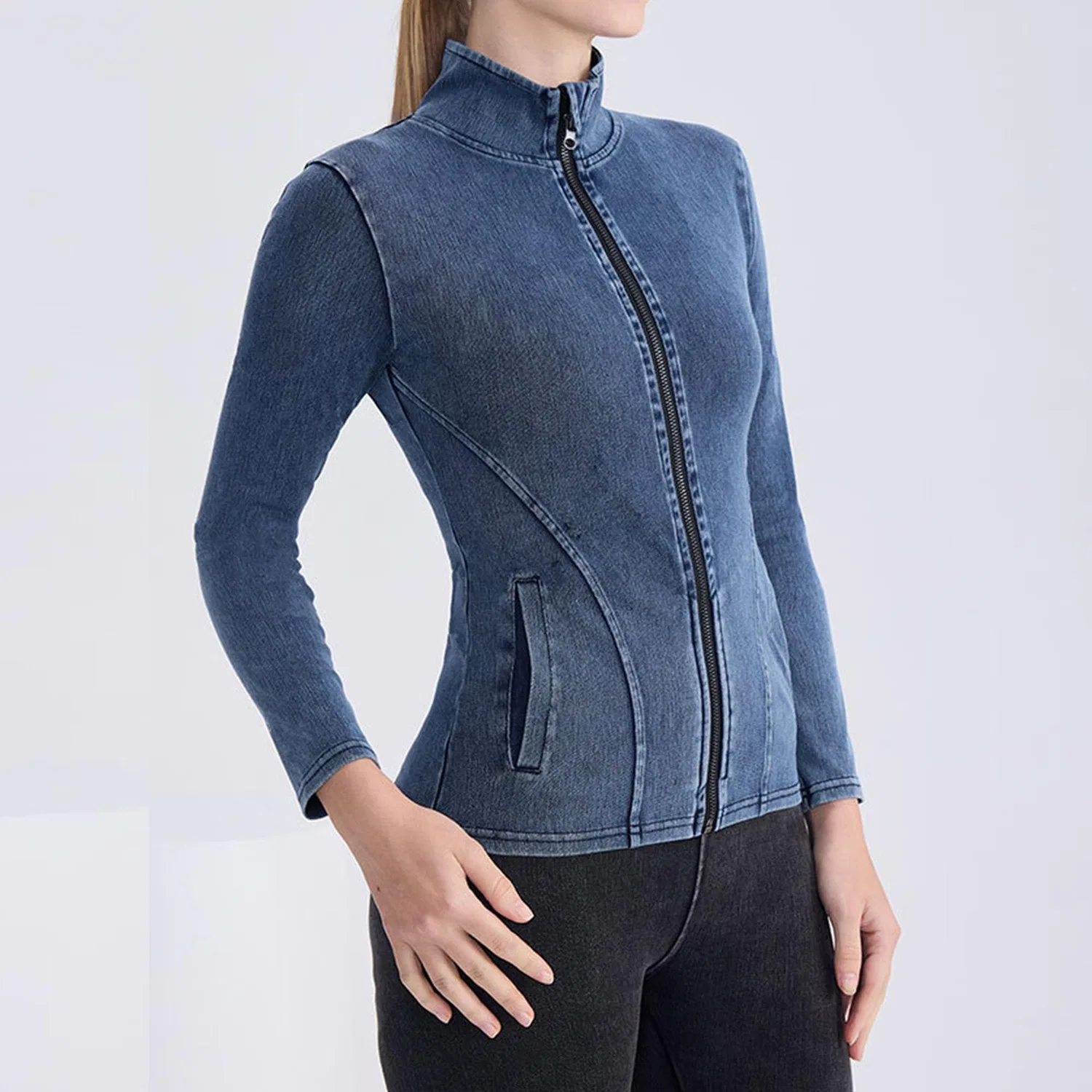 Женская джинсовая куртка slim fit с молнией, Azzurro chiaro — фото 2