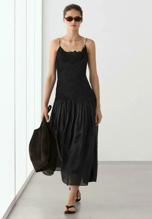 Платье из рами, с вышивкой Flowing embroidered midi dress with pintuck detail Massimo Dutti, черный — фото 4