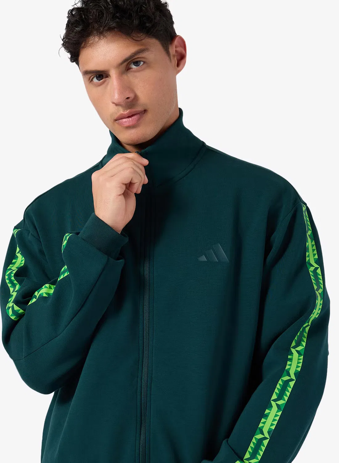 Куртка трековая с принтом Saudia travel pack soft lux track top Adidas, аврора айви — фото 3