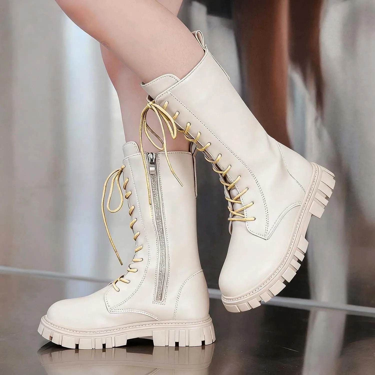 Детские ботинки для девочек с принтом, модель Girls White Combat Boots, White-Golden Shoelaces — фото 3