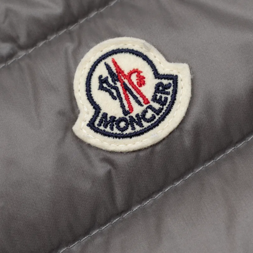 Детская утепленная жилетка Moncler, Gray — фото 4