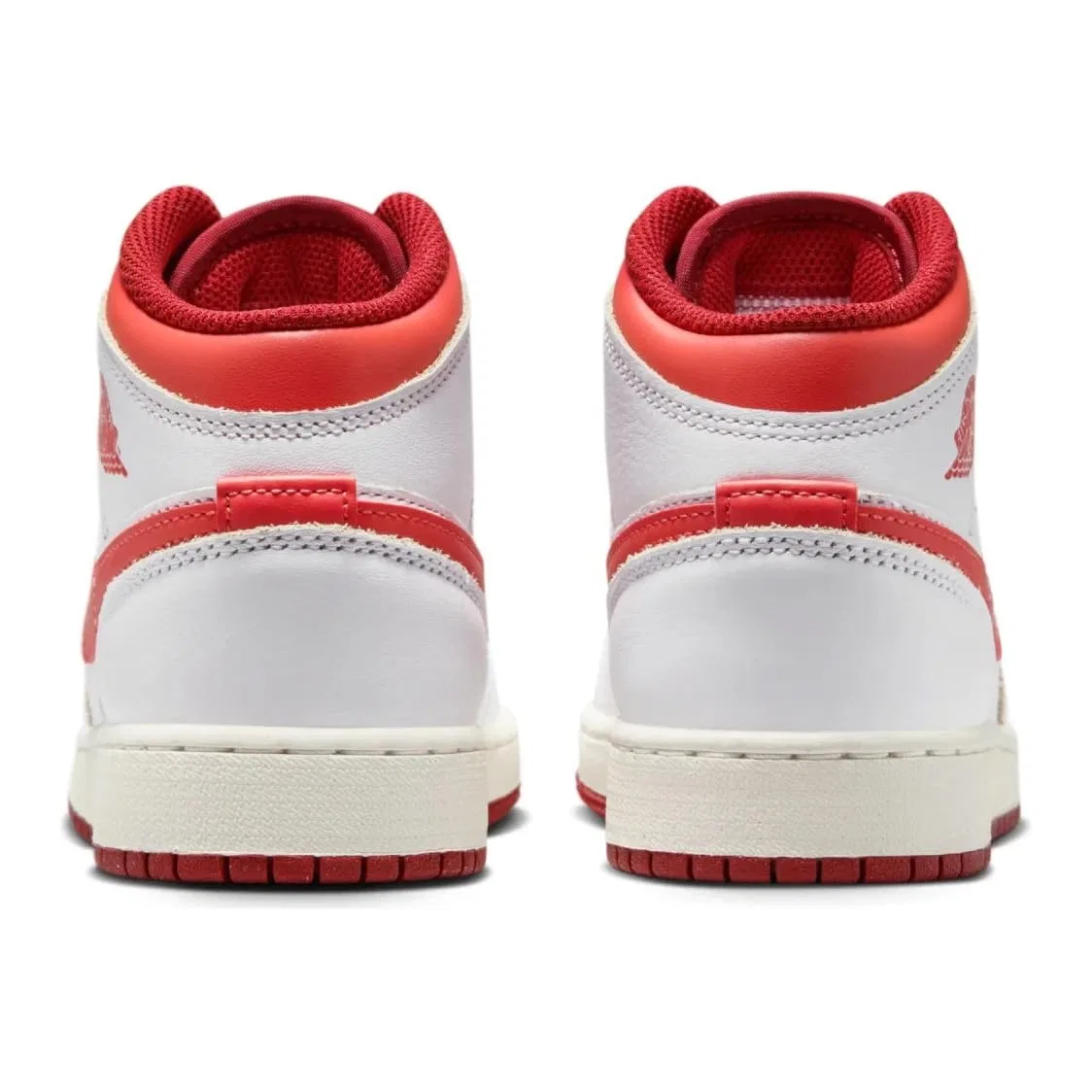 Детские кроссовки для мальчиков с принтом Air Jordan 1 Mid SE Big Kids Shoes NIKE, White Lobster Dune Red Sail — фото 3