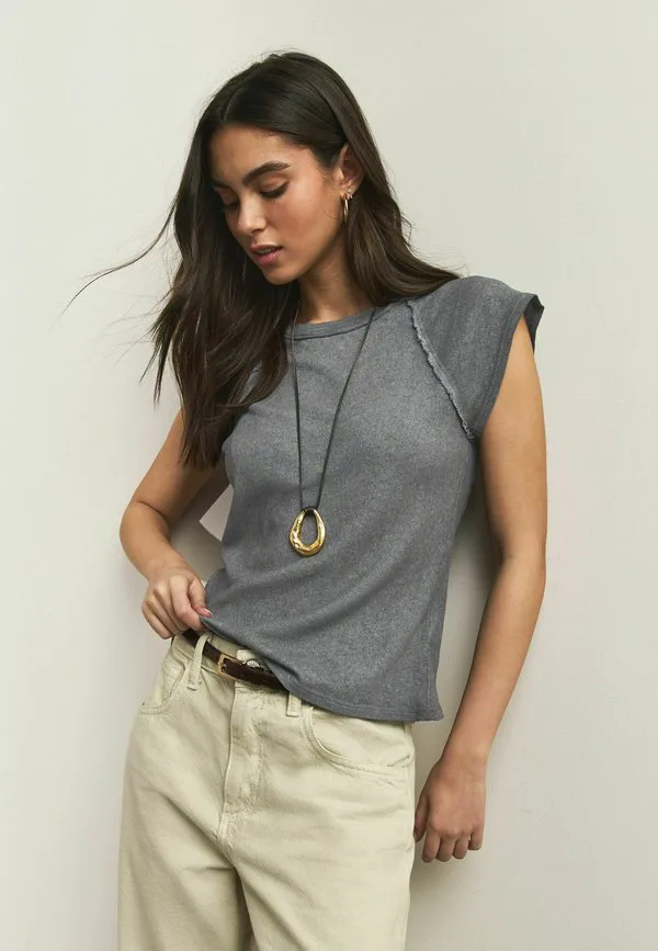 

Обычная футболка без швов, с коротким рукавом и необработанными краями, базовая модель. Next, Charcoal Grey, Черный, Обычная футболка без швов, с коротким рукавом и необработанными краями, базовая модель. Next, Charcoal Grey