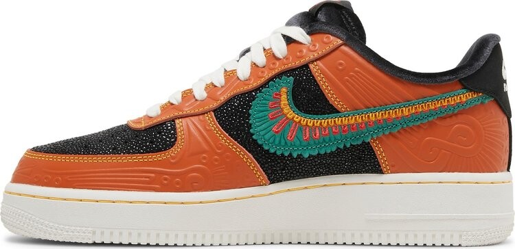 Кроссовки Nike Air Force 1 '07 LX 'SiEMPRE Familia', белый — фото 4
