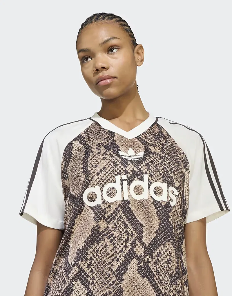 Футболка Adidas Originals из атласа с принтом под змеиную кожу, лен/бежевый — фото 4