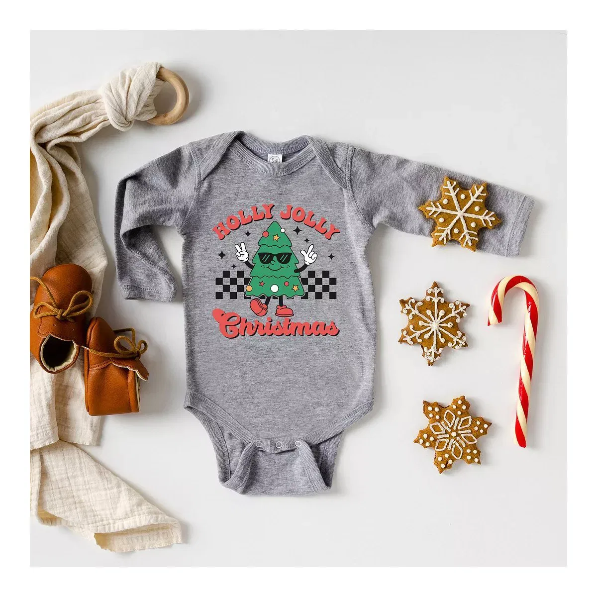 Детский боди с длинным рукавом Holly Jolly Christmas Tree The Juniper Shop, Heather Grey — фото 2
