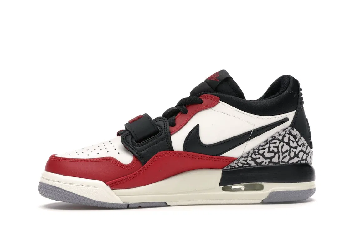Детские кроссовки Lifestyle с принтом Jordan Legacy 312 Low Jordan, Summit White/Black-Varsity Red-Sail — фото 3