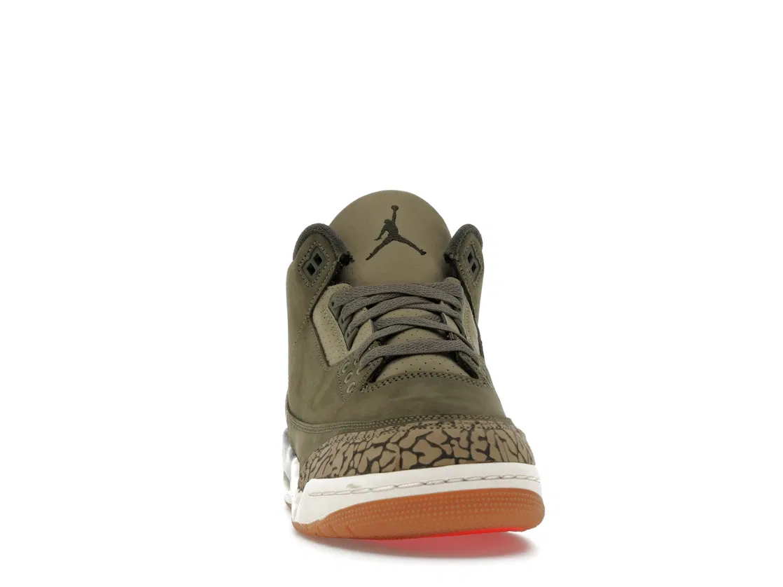 Детские кроссовки Lifestyle с принтом Jordan 3 Retro Jordan, Medium Olive/Sequoia/Neutral Olive/Sail/Total Crimson — фото 2