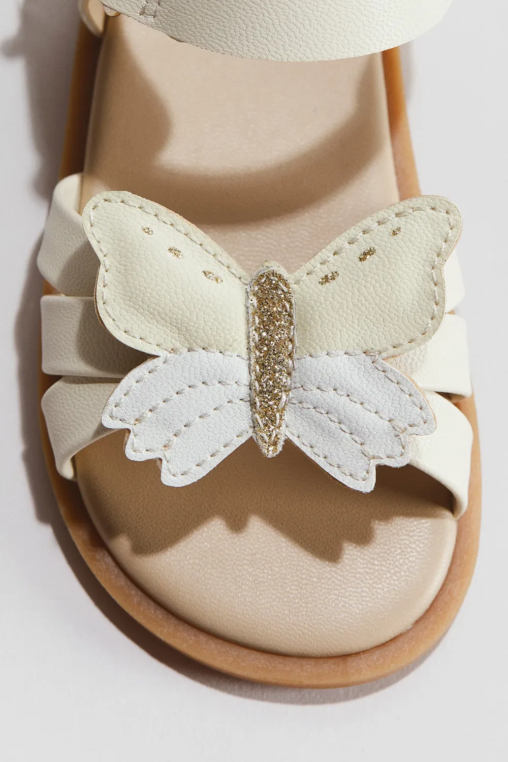 Детские сандалии с аппликациями H&M, Cream/Butterfly — фото 2