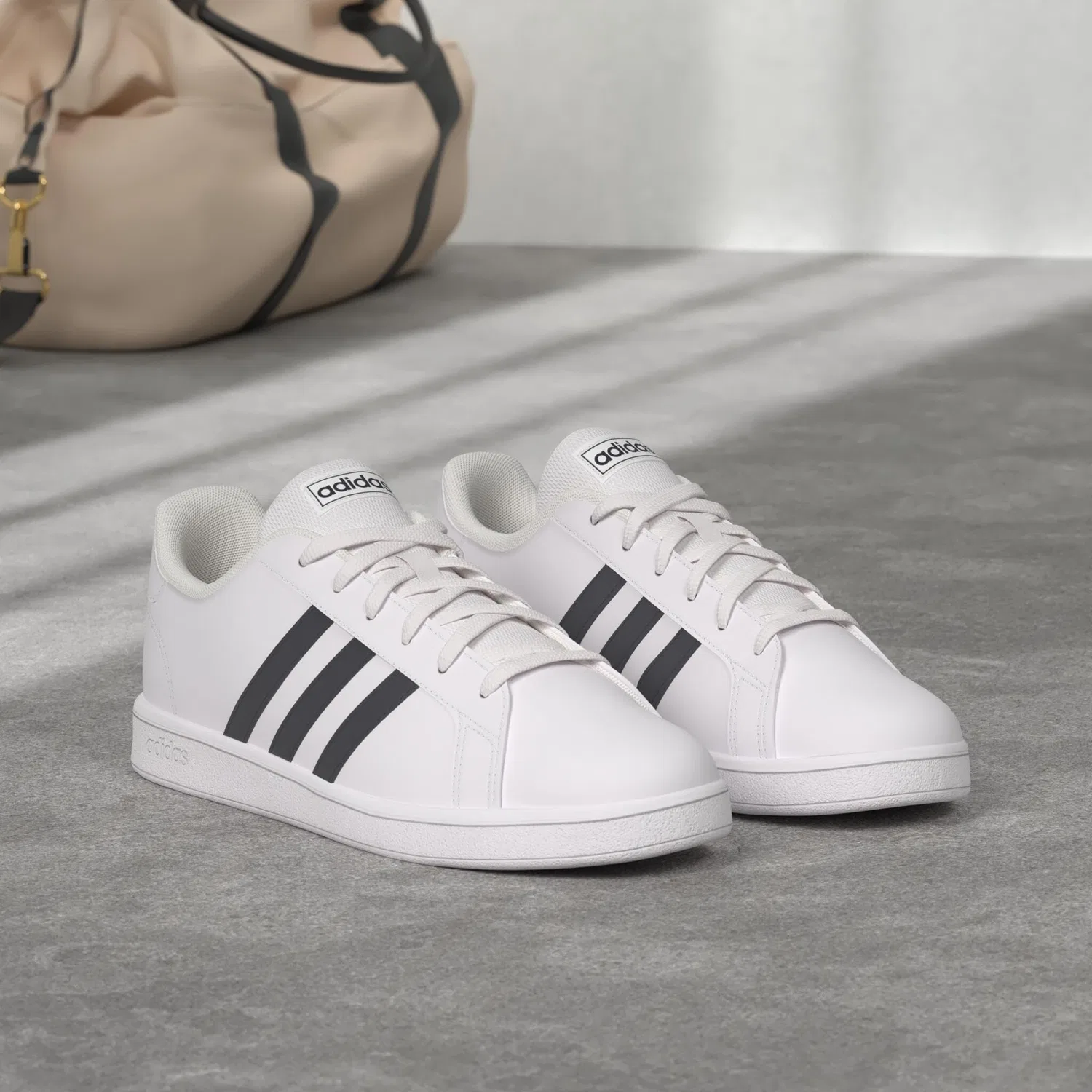 Детские кроссовки с липучкой Grand Court Lifestyle Hook and Loop Adidas, White Black Pure White — фото 2
