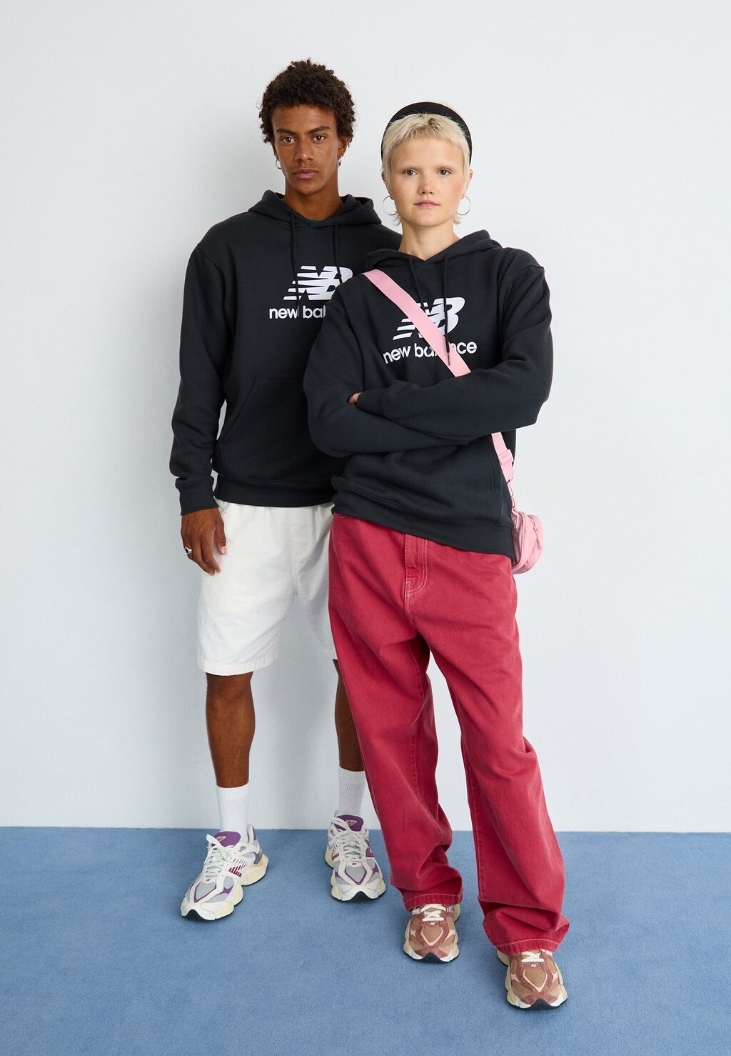 

Толстовка с капюшоном SPORT ESSENTIALS LOGO HOODIE UNISEX New Balance, черный