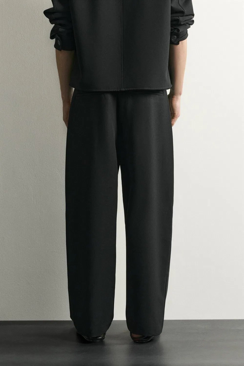 Брюки свободного кроя с декоративными складками ZARA, Schwarz — фото 3