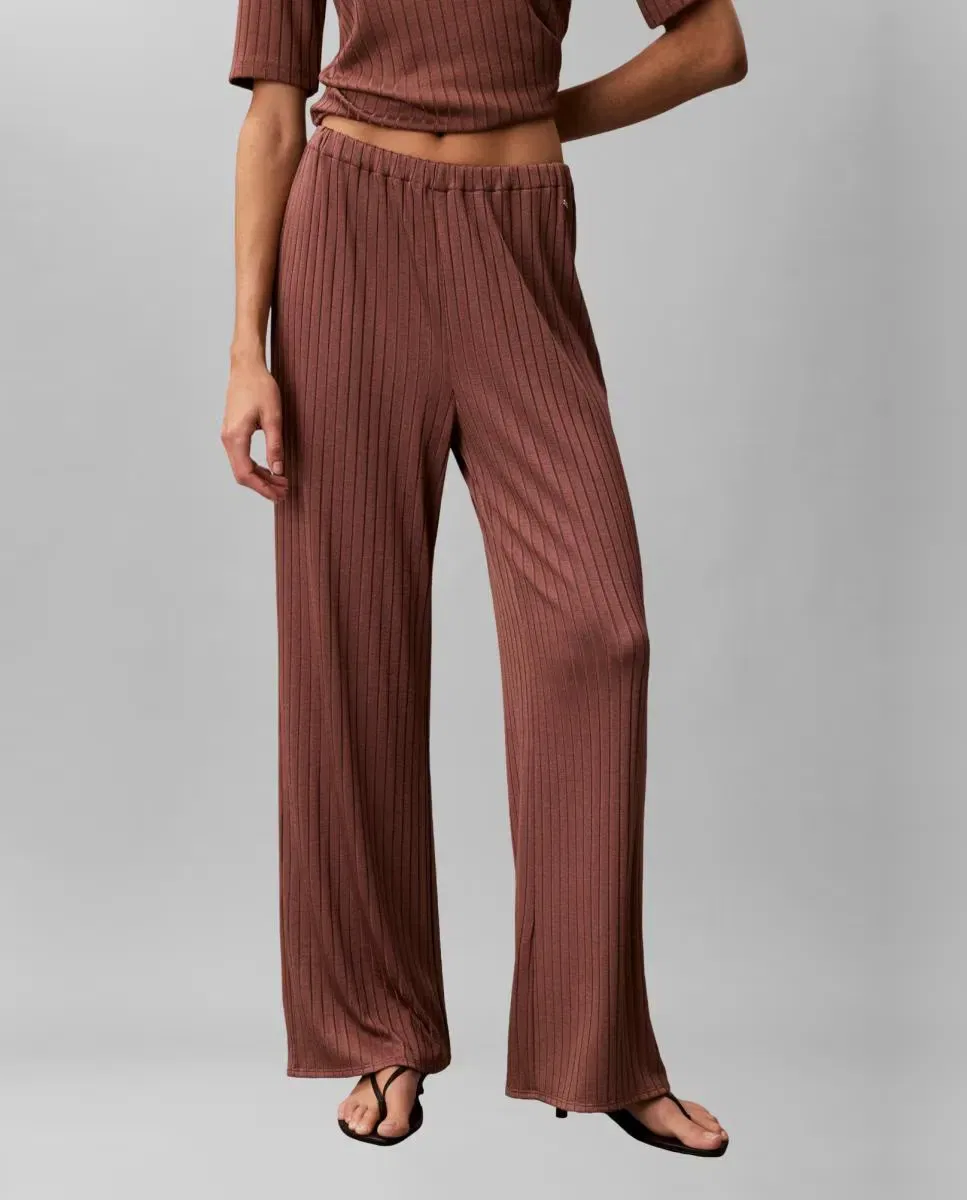 Женские прямые брюки из рифленой ткани Calvin Klein, Цвет Marrón — фото 2