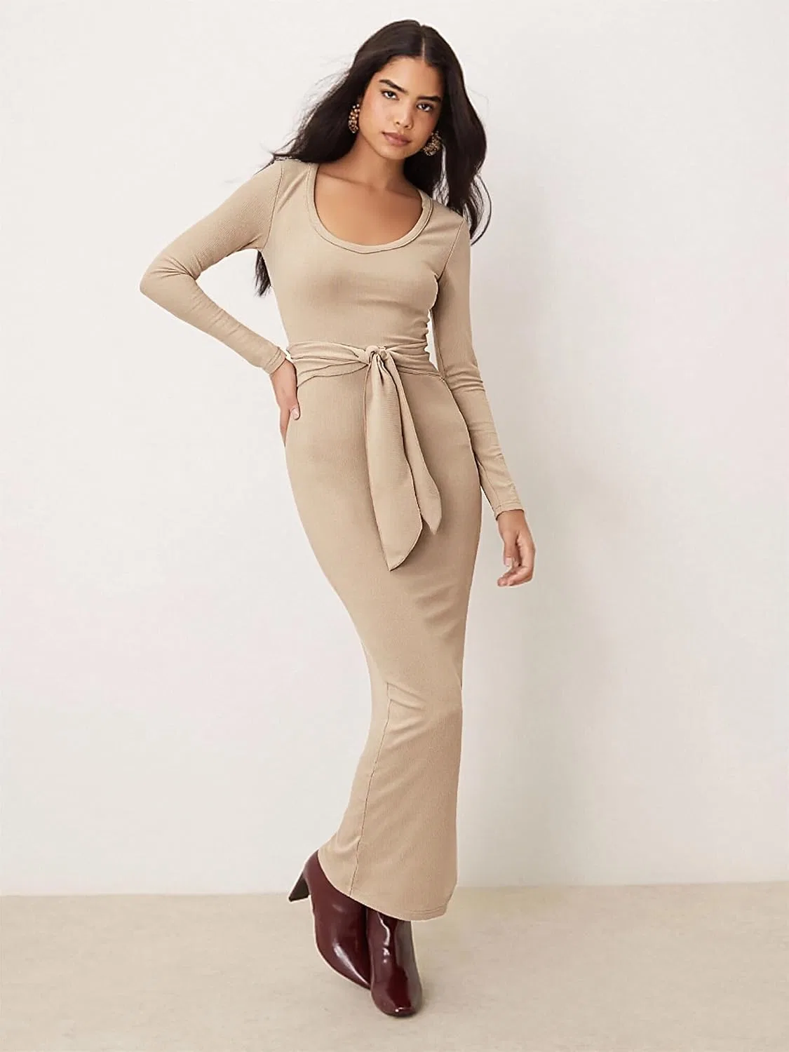 Женское облегающее платье с разрезом и поясом, Beige — фото 2