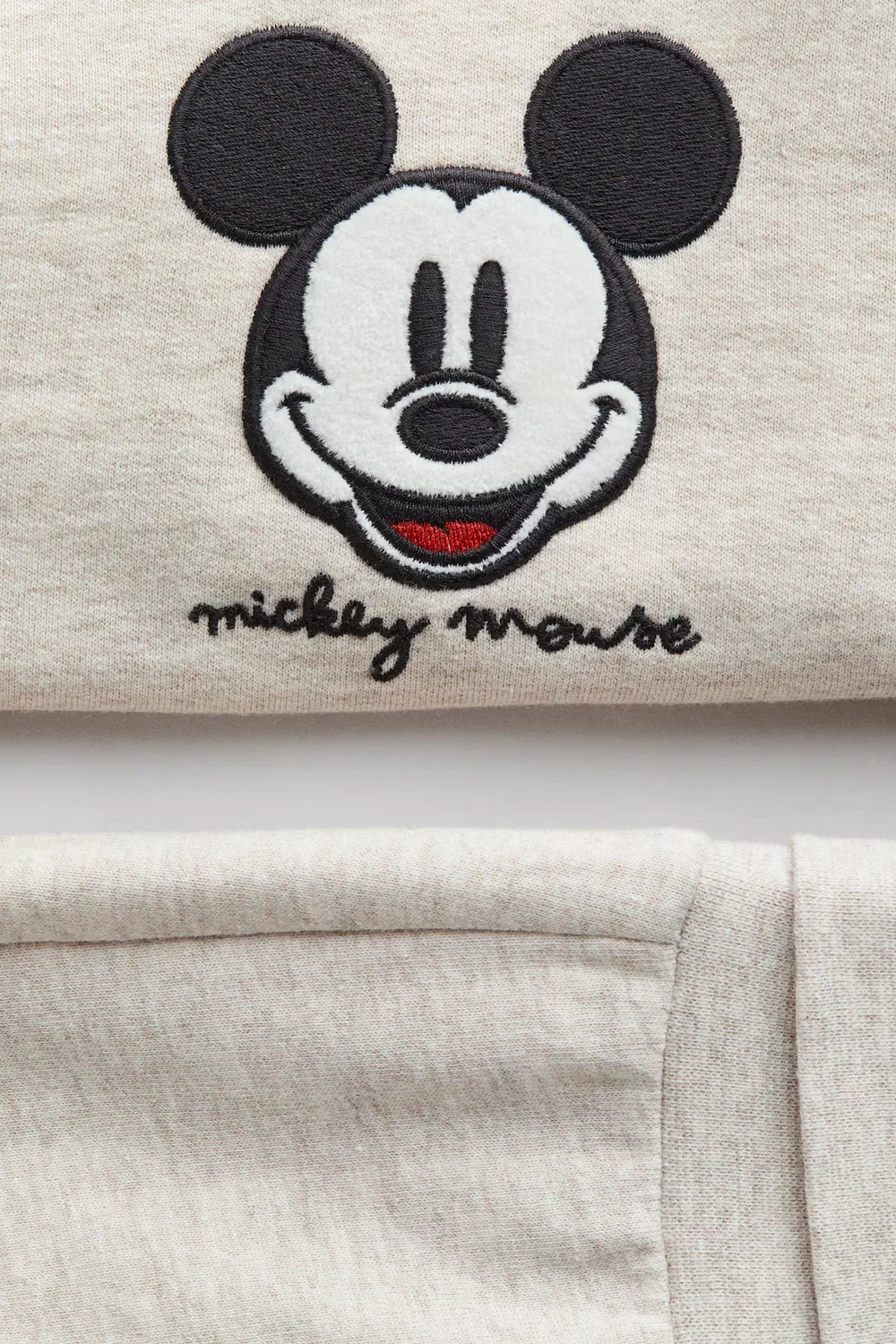 Комплект из двух толстовок с аппликацией H&M, Hellbeige/Micky Maus — фото 2