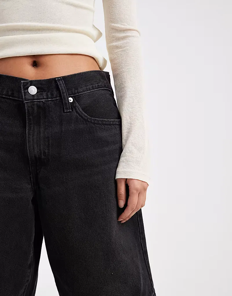 Джинсовые шорты Levi's средней длины, черный цвет — фото 4