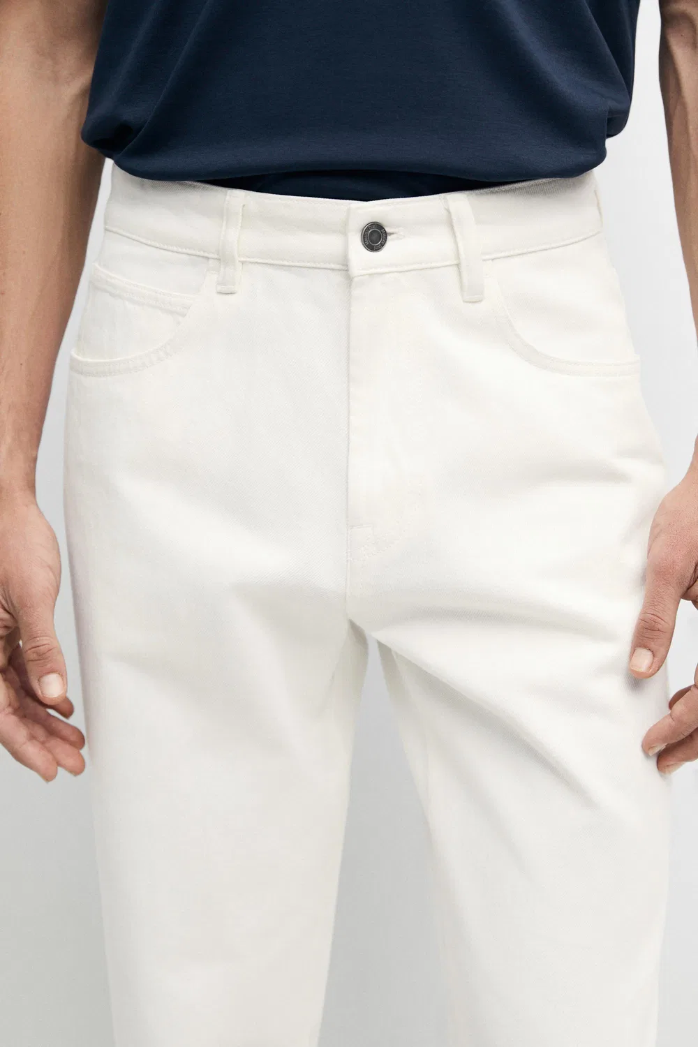 Джинсы Massimo Dutti Stonewashed Tapered-Fit, кремовый — фото 4