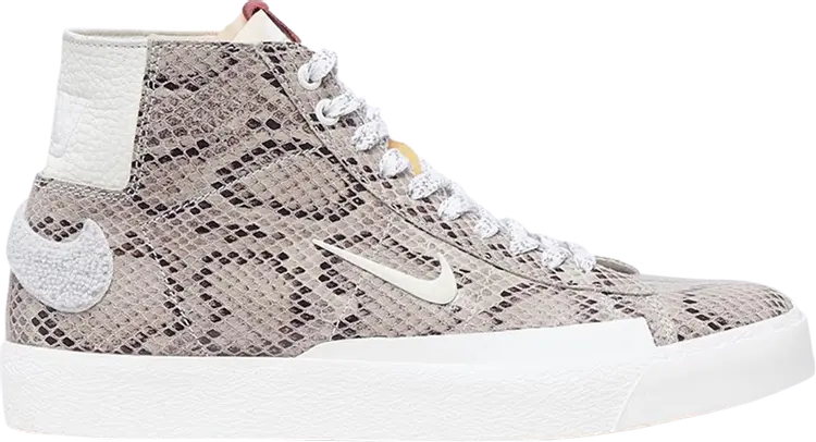 

Кроссовки Nike Soulland x Blazer Mid QS SB 'FRI.day 03', коричневый
