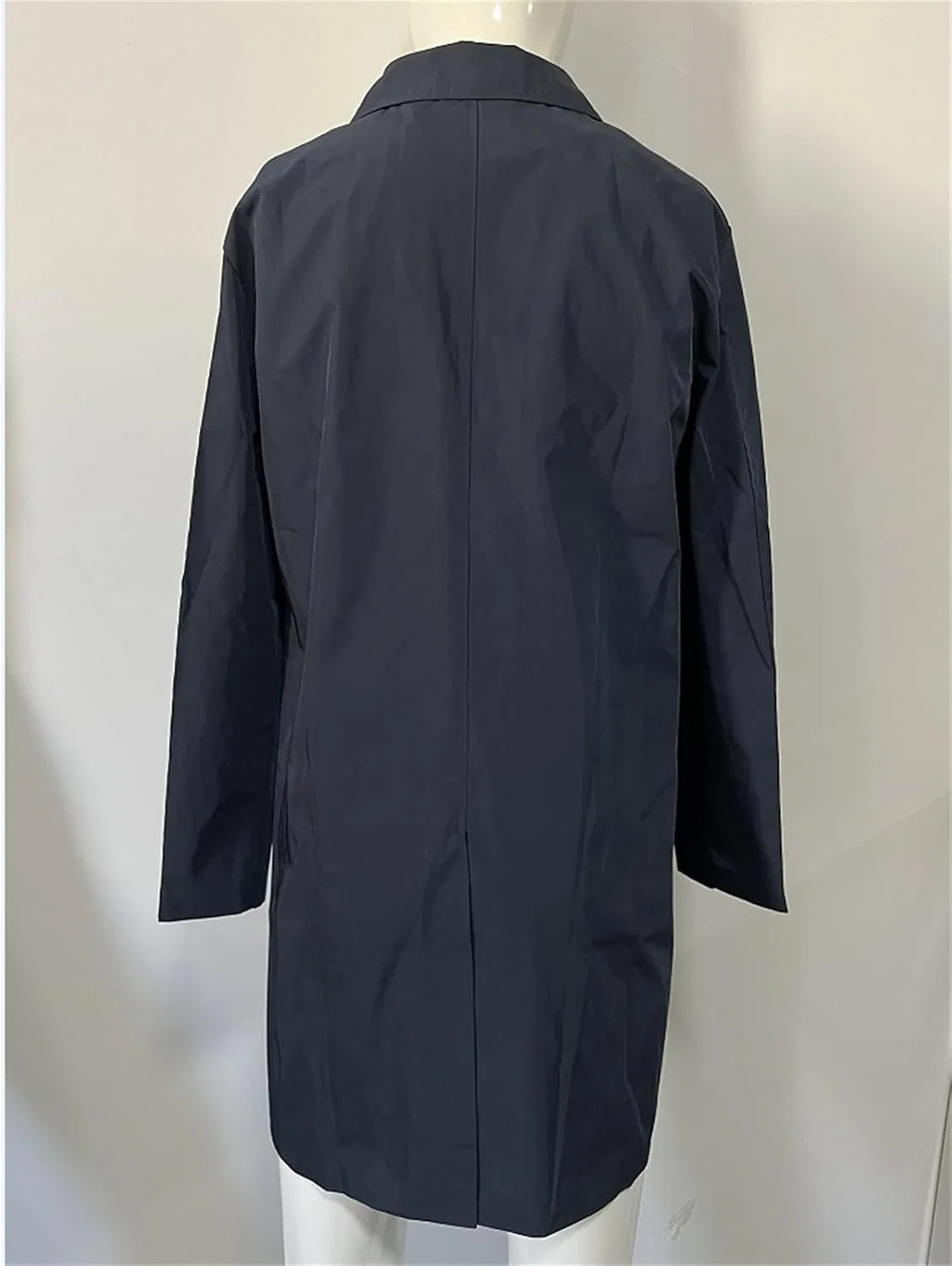 Мужское ветрозащитное пальто однобордное с лацканами, slim fit — фото 3