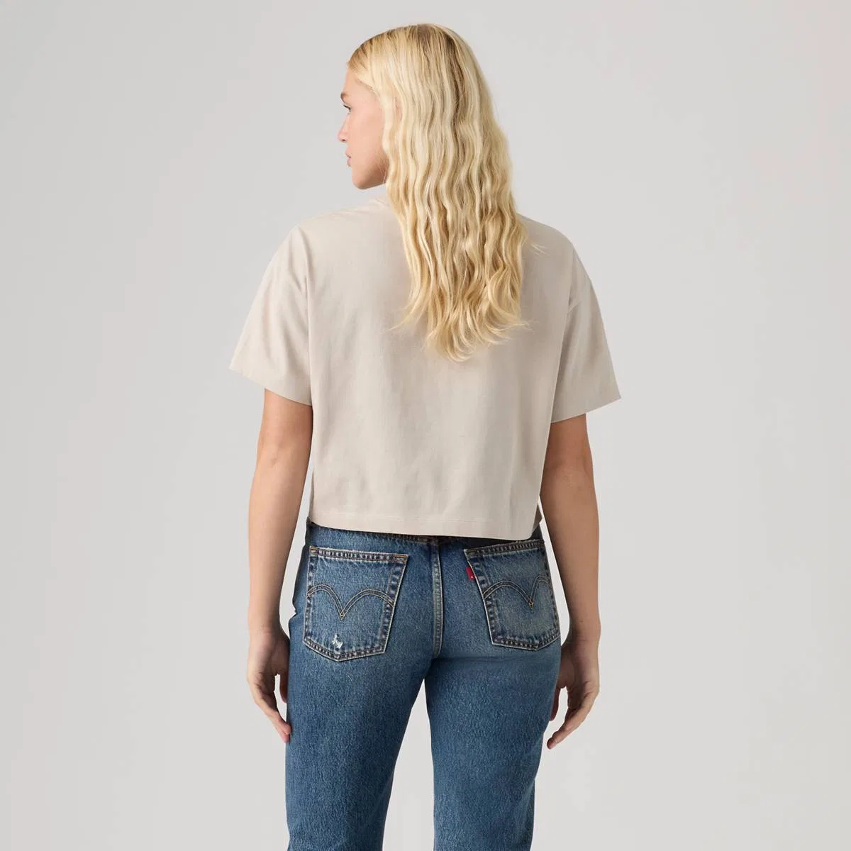 Укороченная футболка с графическим принтом на каждый день Levi's, Moonlight Chateau Gray - White — фото 4