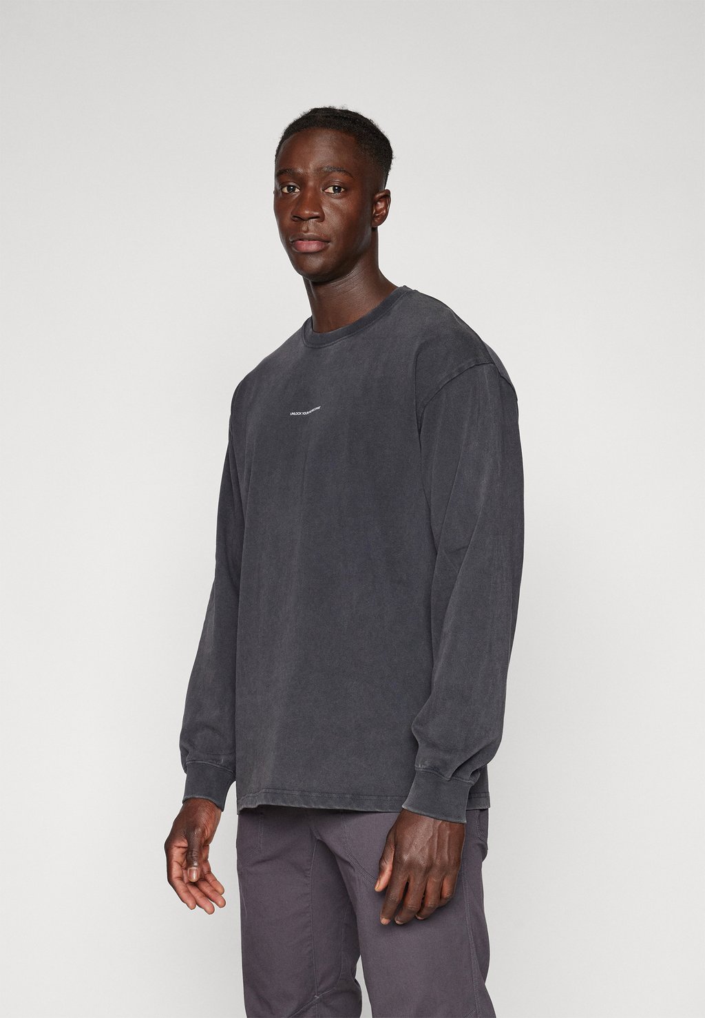 

Футболка с длинным рукавом GRAPHIC TEE Peak Performance, черный