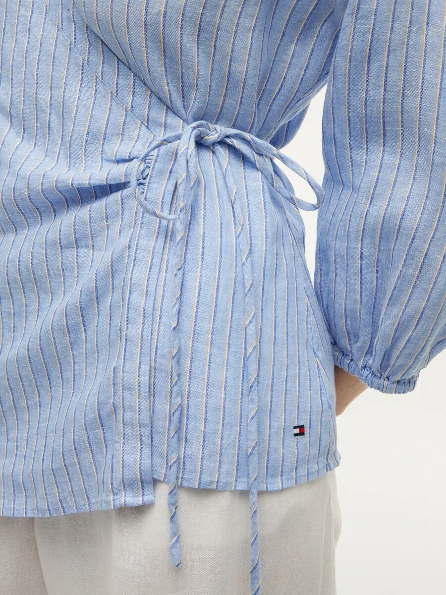Блузка TOMMY HILFIGER 'Relaxed Fit Pure Wrap Blouse' в темно-синем и светло-голубом цветах — фото 2