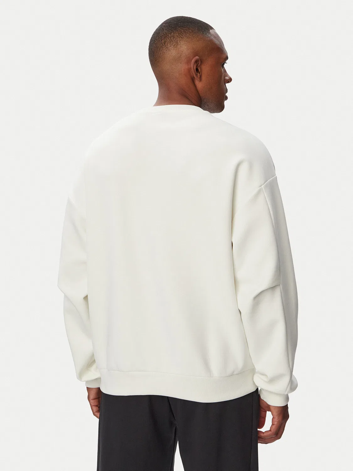 Мужская толстовка стандартного кроя Soft Lux Crew Sweatshirt Adidas, кремовый — фото 3