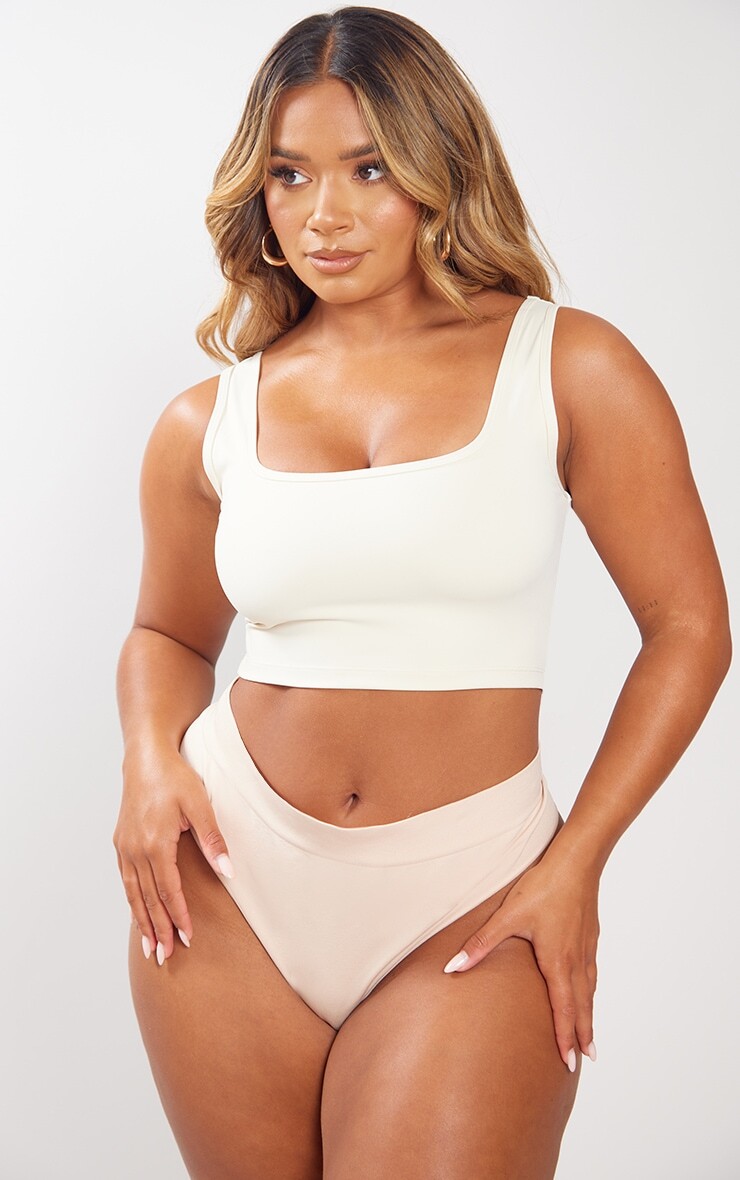 

PrettyLittleThing Мягкий бесшовный укороченный топ с круглым вырезом Shape Stone