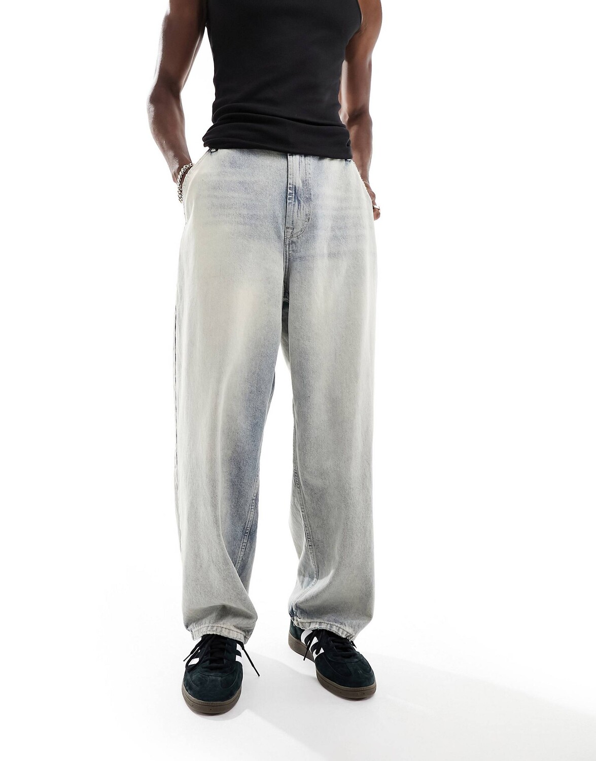 

Джинсы Bershka Skater Fit, светло-синий
