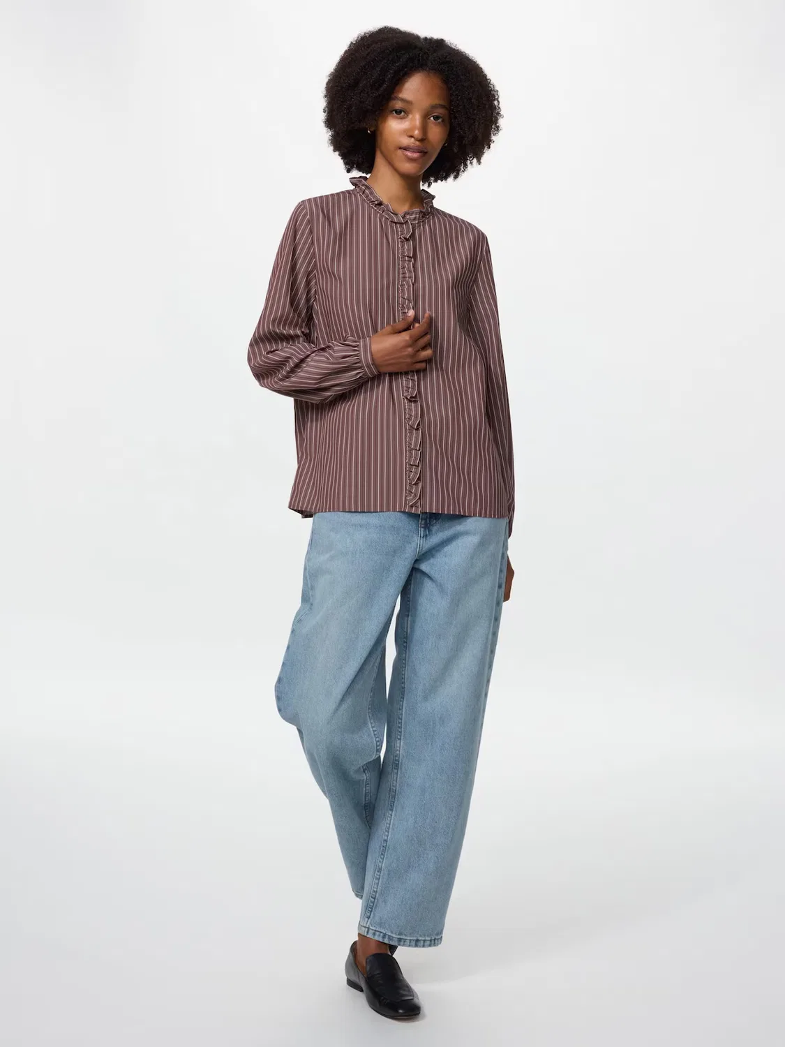 Рубашка Uniqlo, женская, полосатая с оборками, коричневый — фото 2
