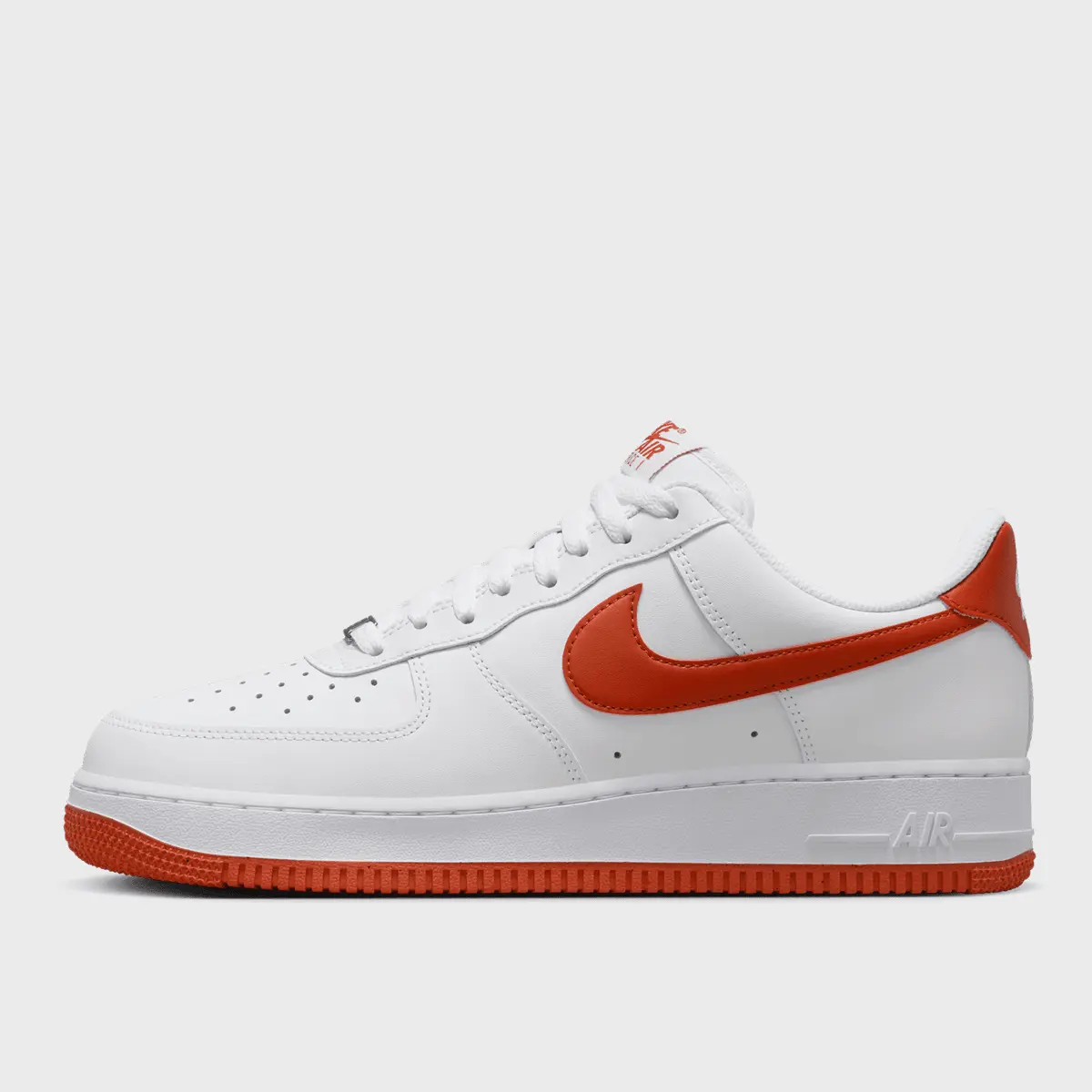 

Кроссовки Nike Air Force 1 '07, белый/красный