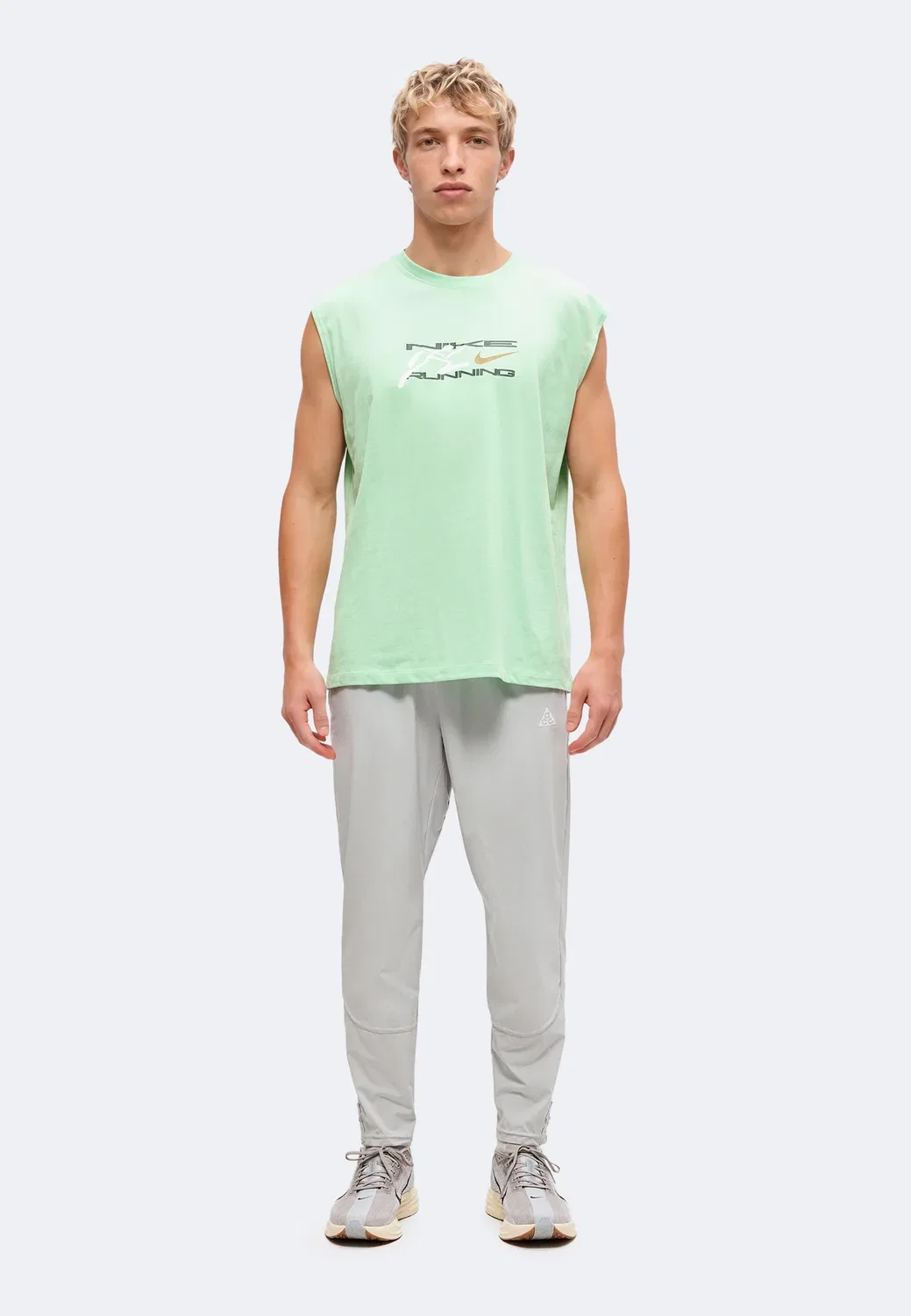 Футболка свободного кроя - спортивная футболка Nike Performance, Cucumber Calm — фото 2