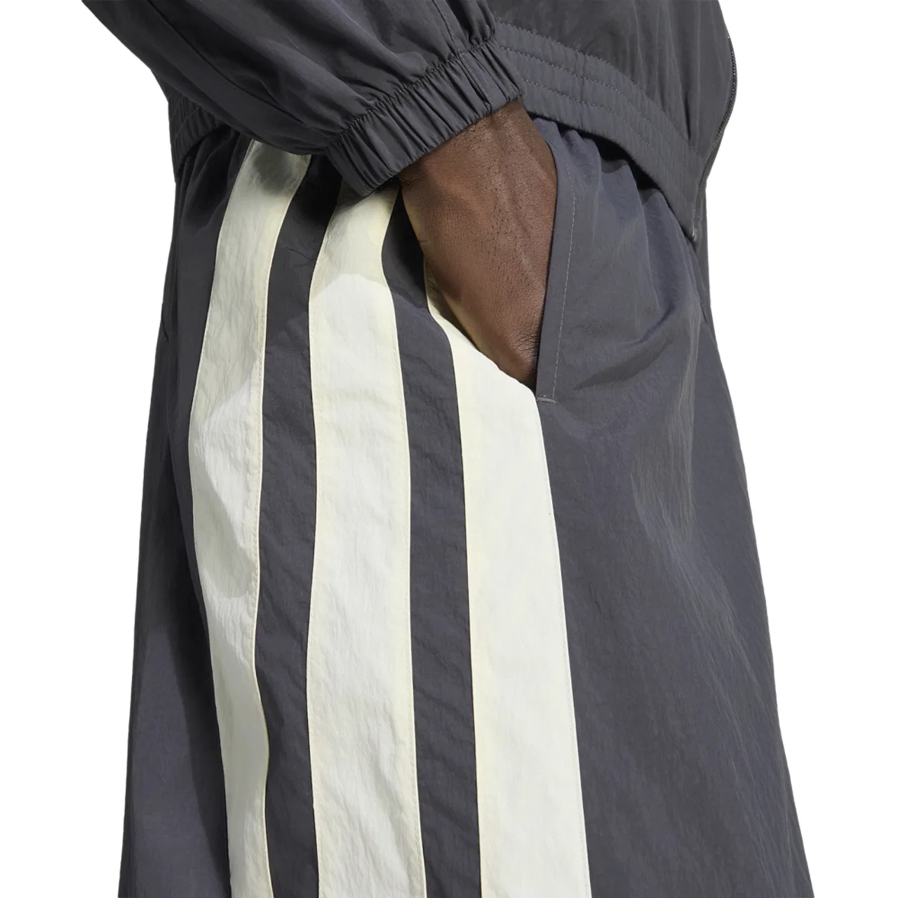 Брюки мужские Santiago Track Pant Adidas, черный/бежевый — фото 4
