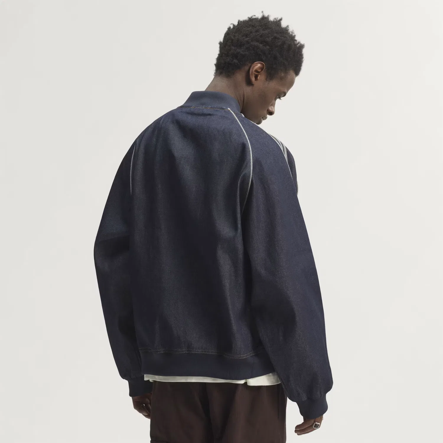 Мужская джинсовая куртка свободного кроя Adicolour Denim Track Top Adidas Originals, индиго деним — фото 2