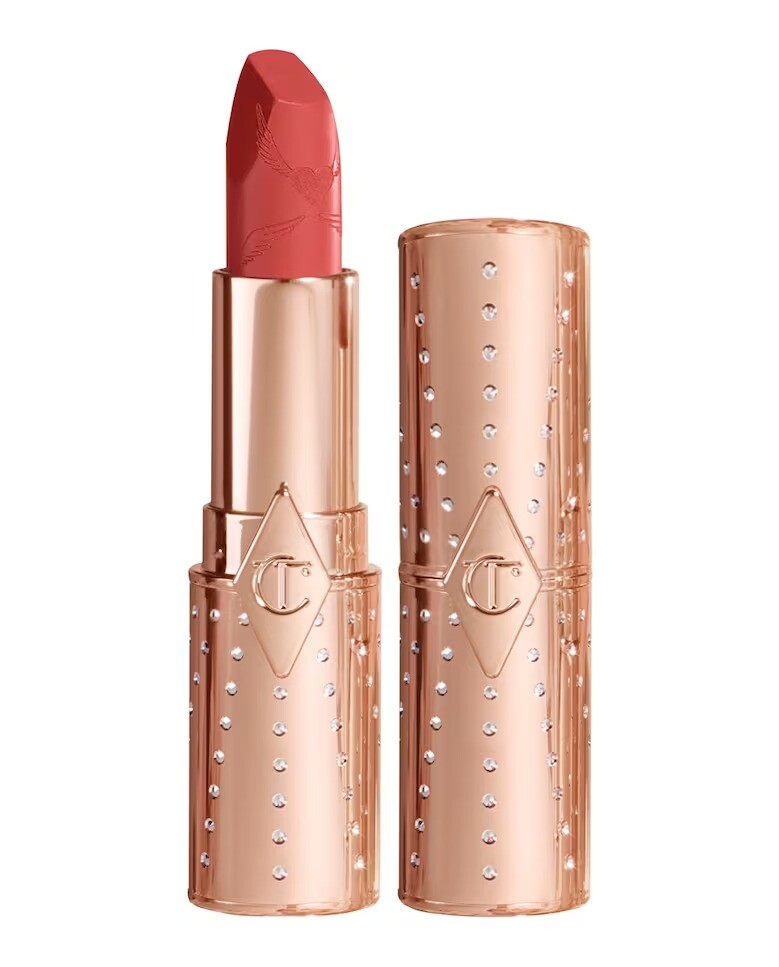 

Губная помада Charlotte Tilbury Matte Revolution, оттенок Mrs Kisses