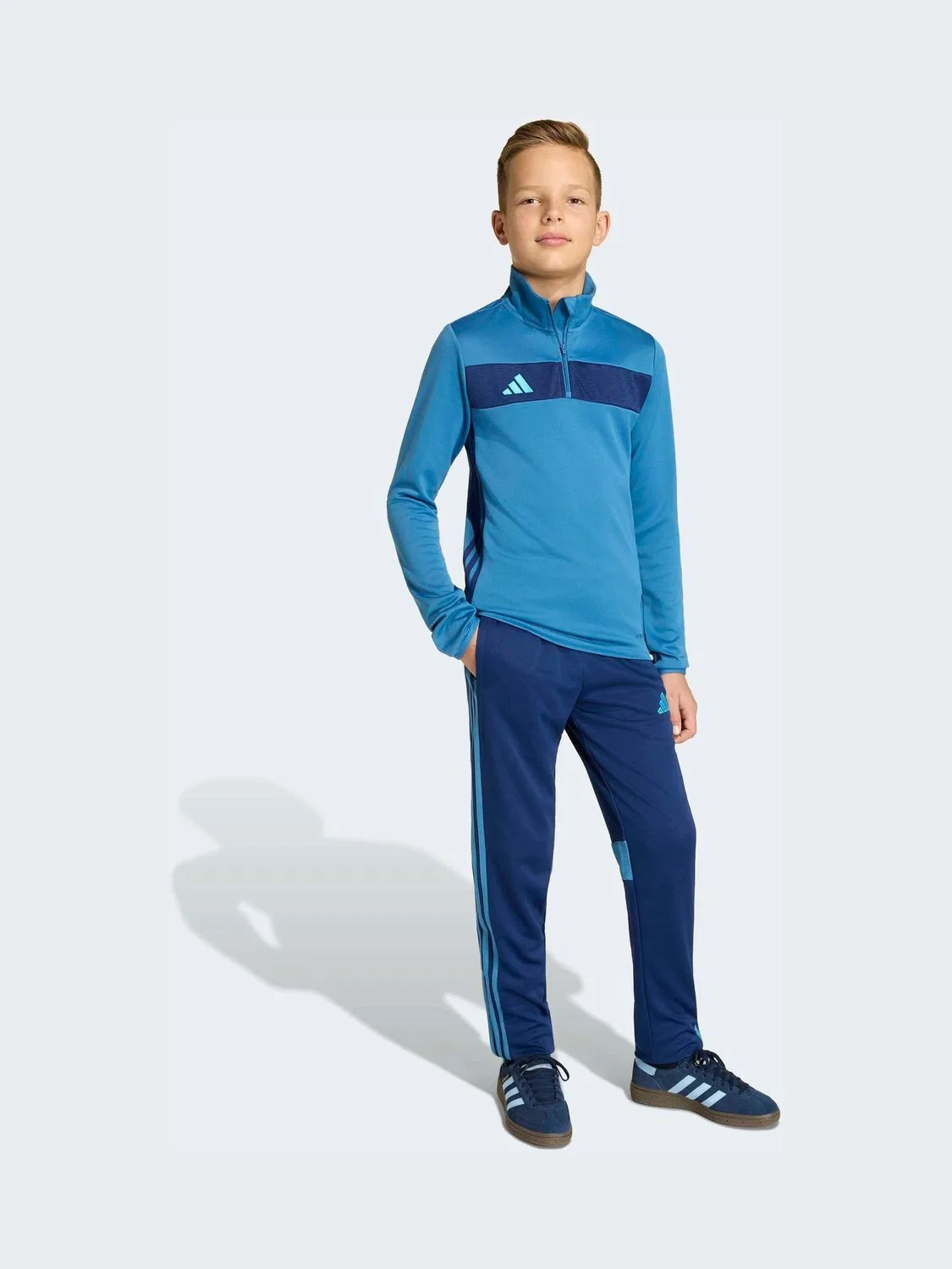 Тренировочная куртка Tiro 25 Essentials adidas, синяя — фото 2
