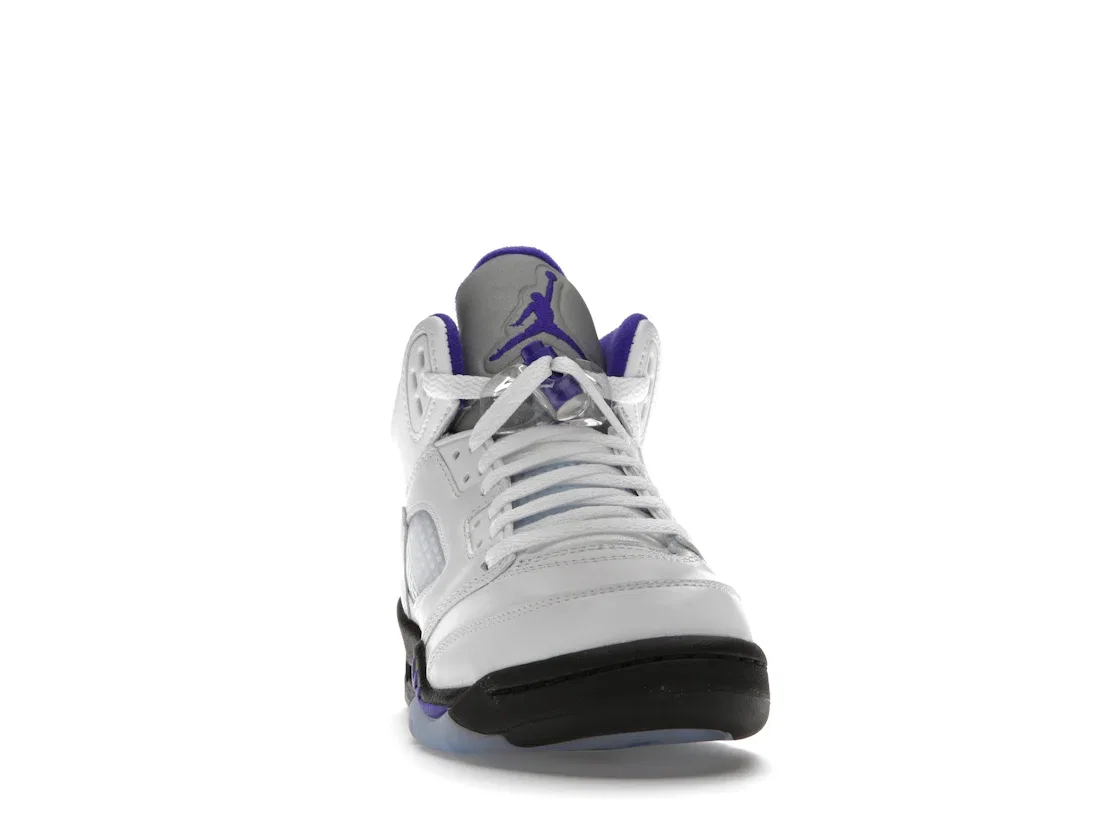 Детские кроссовки Lifestyle с контрастными акцентами Jordan 5 Retro, White/Dark Concord-Black — фото 2