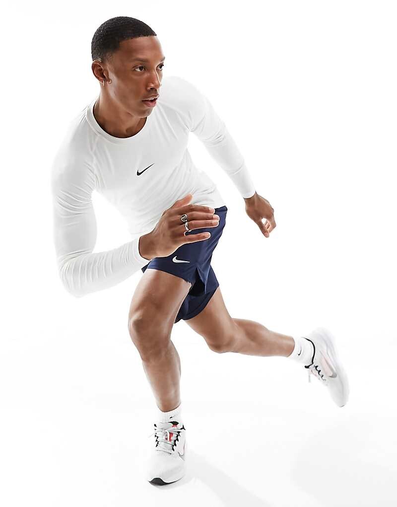 

Белая облегающая футболка с длинными рукавами Nike Training Pro Dri-FIT