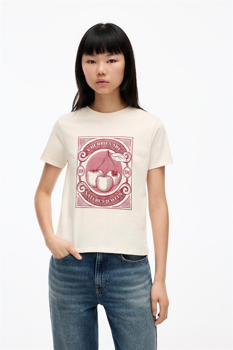 

Футболка с вишней Pull And Bear, экрю