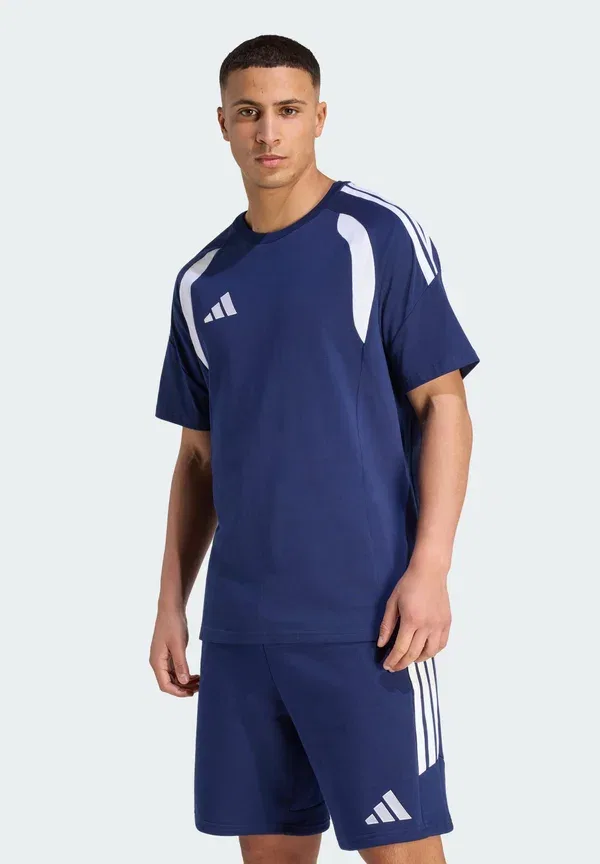 Футболка лиги Tiro26 - футбольная майка Adidas Performance, белый/темно-синий