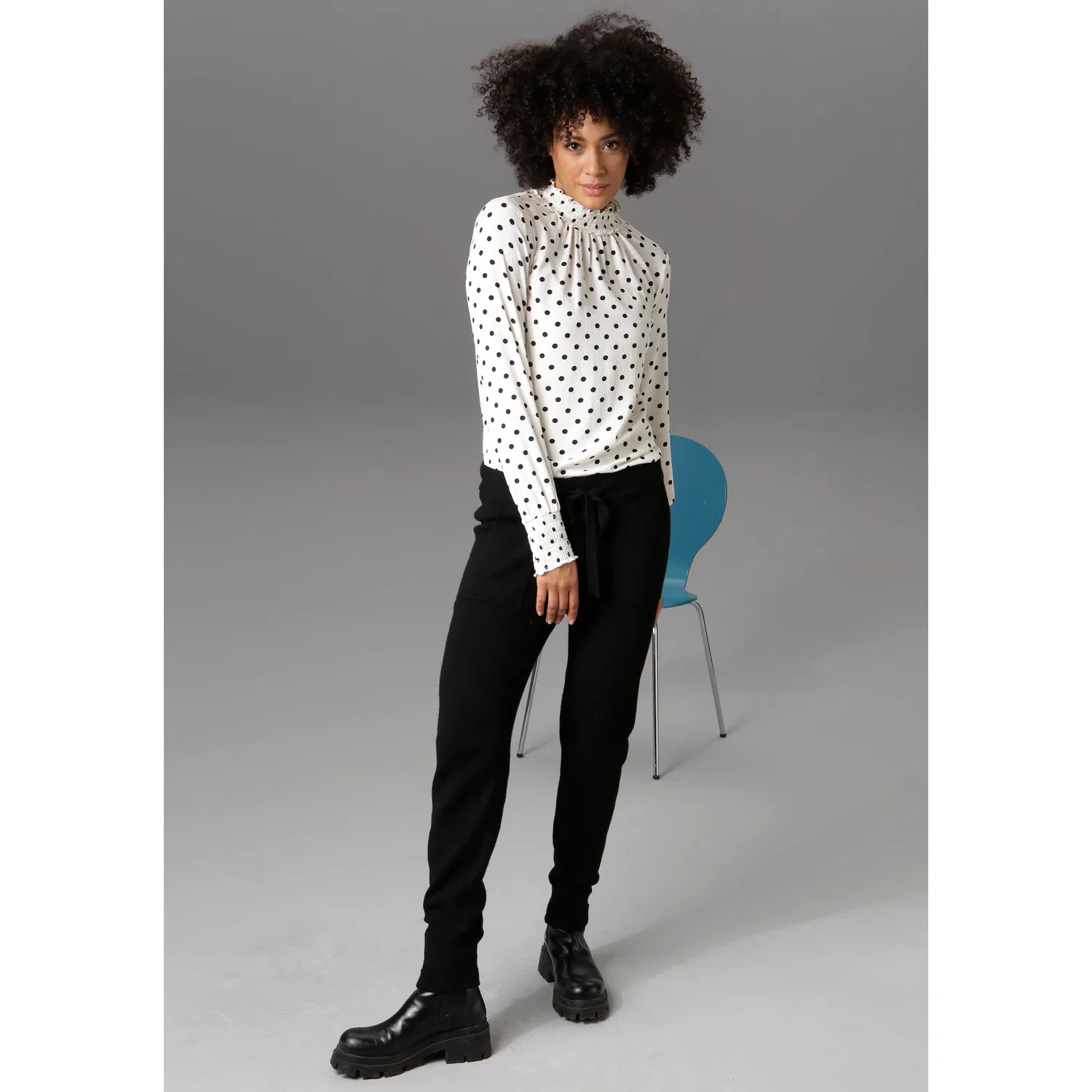 Женская блуза с запахом с гороховым принтом Aniston CASUAL, Off-White/Black — фото 3