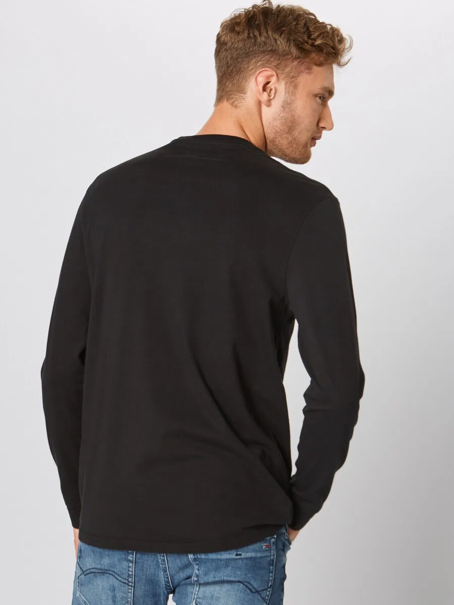 Футболка LEVI'S Regular fit 'LS Housemark Tee' черного цвета — фото 3