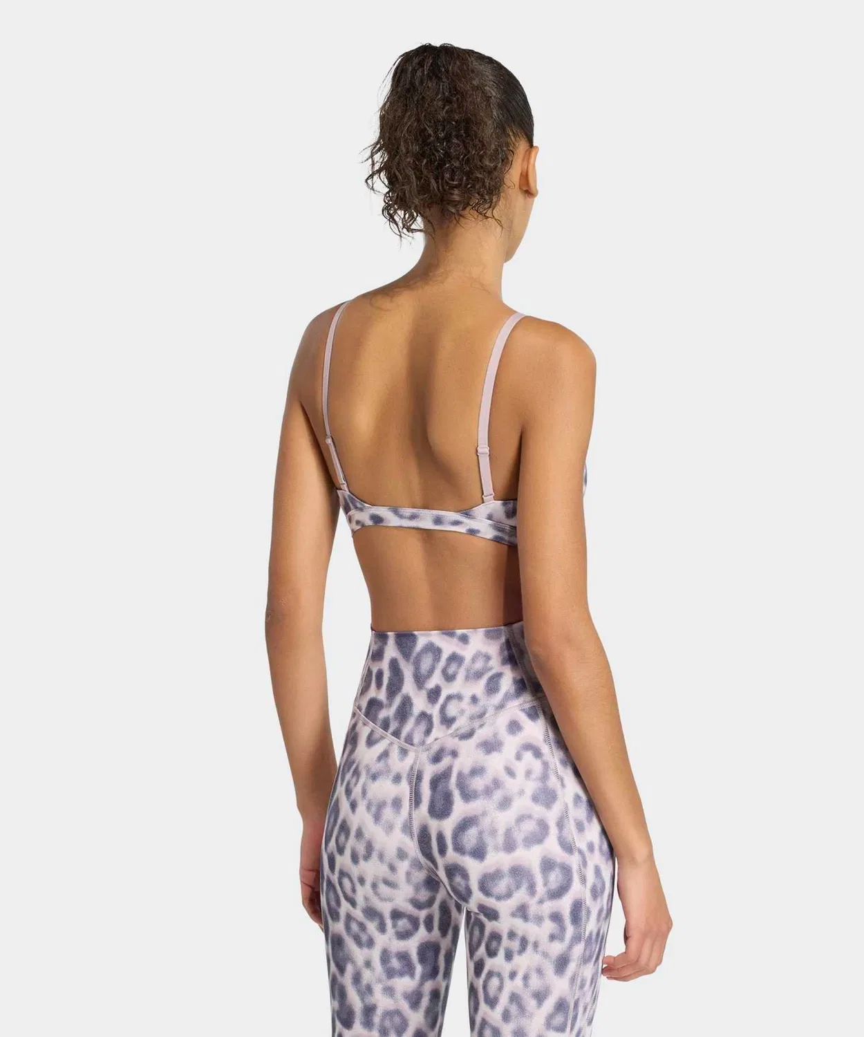 Женский спортивный бюстгальтер с принтом Optime Essentials Workout Leopard Light Support Bra Adidas, Purple — фото 2