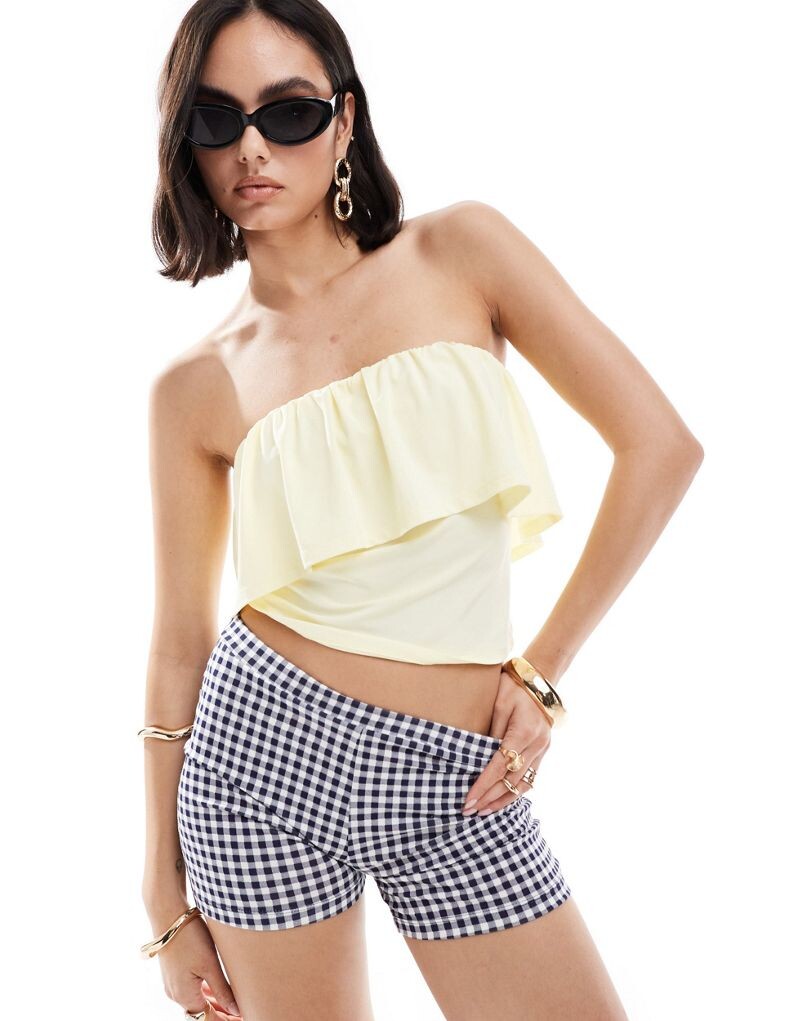 

Молочный топ-бандо с рюшами ASOS DESIGN