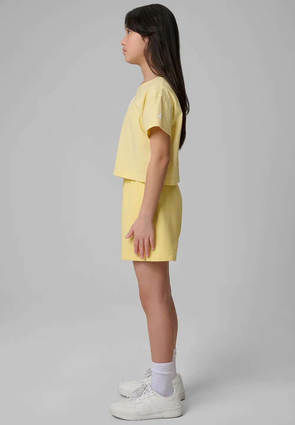Spodenki dresowe dziewczęce - białe 140 (9-10 лат) - спортивные шорты 4F, Yellow — фото 4