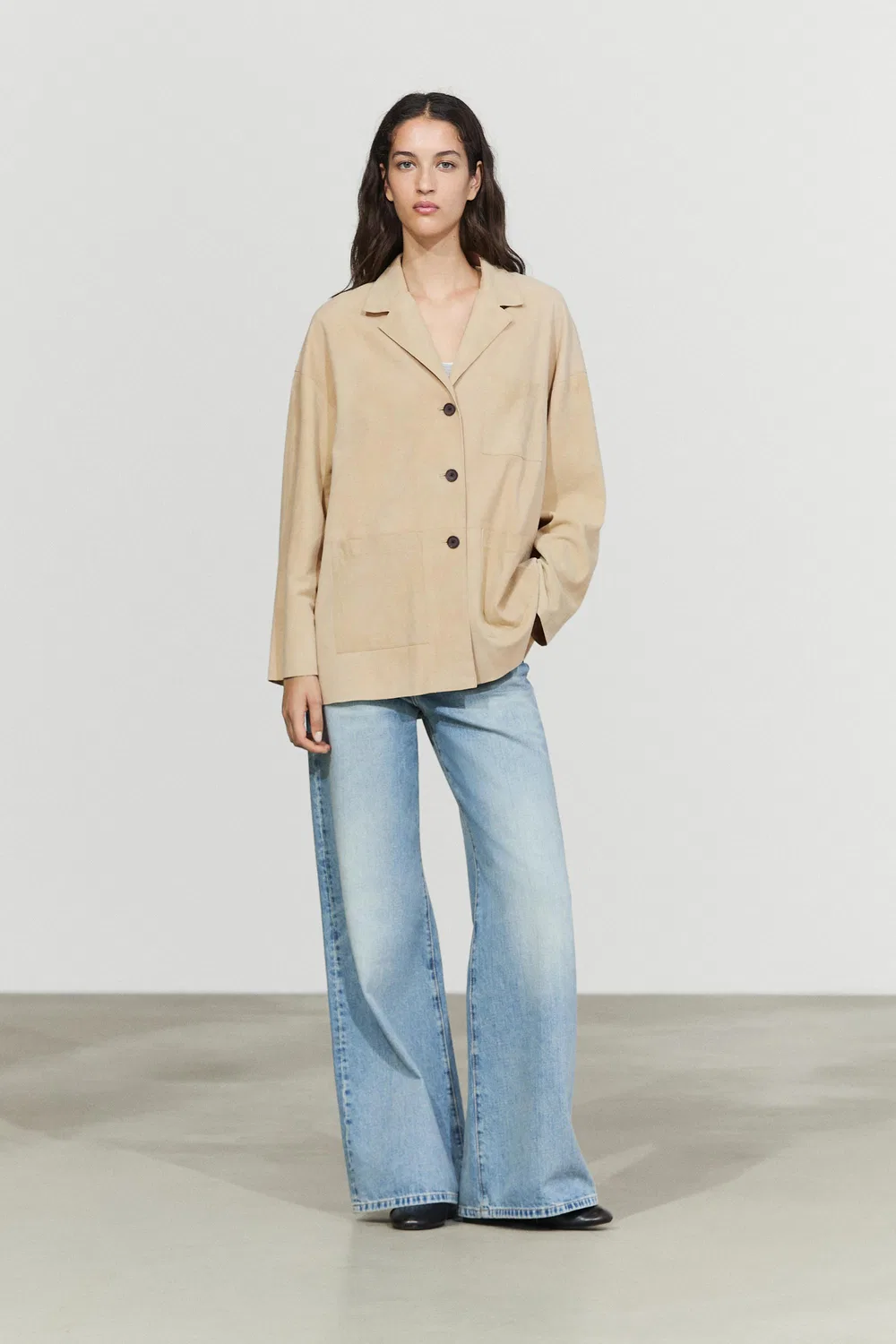 Блейзер Massimo Dutti Suede Leather With Pockets, бежевый — фото 4
