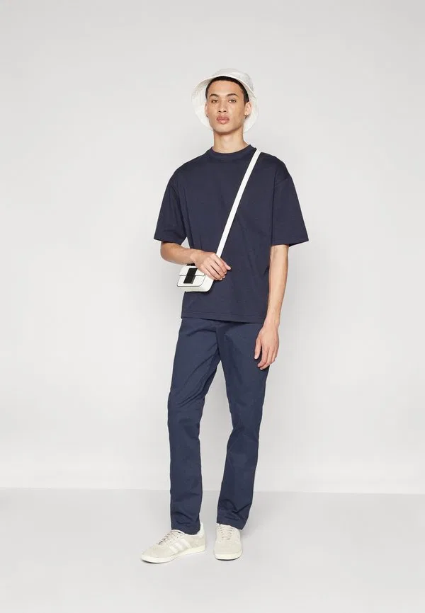 Узкие спортивные брюки-чинос из эластичной ткани Gap, New Classic Navy — фото 2