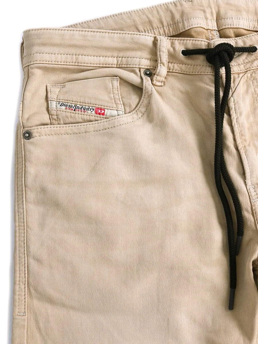 Джинсы узкого кроя DIESEL 'THOMMER JOGGJEANS Superstretch & Supersoft' бежевого цвета — фото 4